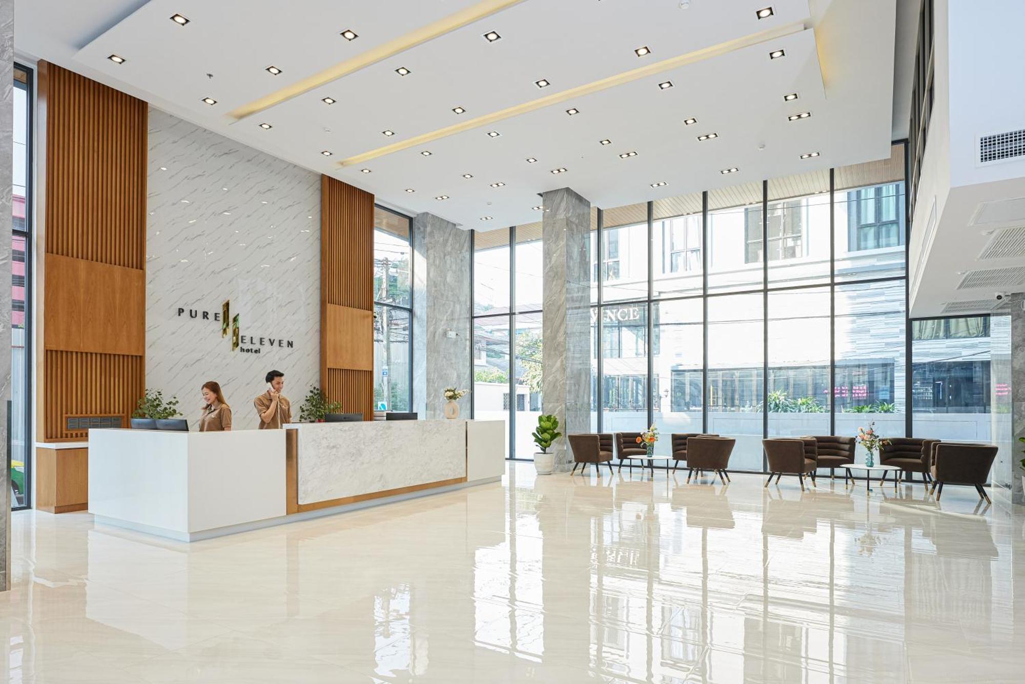 Pure Eleven Hotel Bangkok Makkasan Exterior photo